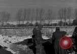 Standbild 101st Airborne Division Bastogne Belgien, 1945, aus Sekunde 14 historischem Filmmaterial Videoclip 65675071304