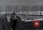 Standbild 101st Airborne Division Bastogne Belgien, 1945, aus Sekunde 16 historischem Filmmaterial Videoclip 65675071304