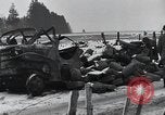 Standbild 101st Airborne Division Bastogne Belgien, 1945, aus Sekunde 32 historischem Filmmaterial Videoclip 65675071304