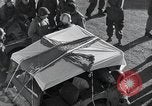Image Les travailleurs de la Croix-Rouge Bastogne Belgique, 1945, de la seconde 19 séquences d'archives historiques vidéo 65675071306