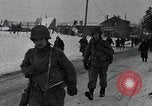 Standbild 101st Airborne Division Bastogne Belgien, 1945, aus Sekunde 61 historischem Filmmaterial Videoclip 65675071307