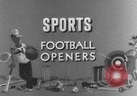 Immagine di American Football match United States USA, 1945, secondo 25 filmato di repertorio 65675071316