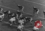 Immagine di American Football match United States USA, 1945, secondo 38 filmato di repertorio 65675071316