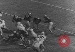 Immagine di American Football match United States USA, 1945, secondo 39 filmato di repertorio 65675071316