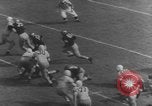Immagine di American Football match United States USA, 1945, secondo 40 filmato di repertorio 65675071316