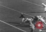 Immagine di American Football match United States USA, 1945, secondo 41 filmato di repertorio 65675071316