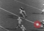 Immagine di American Football match United States USA, 1945, secondo 42 filmato di repertorio 65675071316