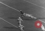 Immagine di American Football match United States USA, 1945, secondo 43 filmato di repertorio 65675071316