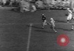 Immagine di American Football match United States USA, 1945, secondo 47 filmato di repertorio 65675071316