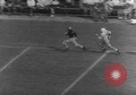 Immagine di American Football match United States USA, 1945, secondo 49 filmato di repertorio 65675071316
