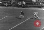 Immagine di American Football match United States USA, 1945, secondo 50 filmato di repertorio 65675071316