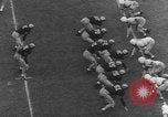 Immagine di American Football match United States USA, 1945, secondo 59 filmato di repertorio 65675071316