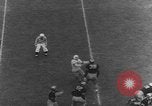 Immagine di American Football match United States USA, 1945, secondo 62 filmato di repertorio 65675071316
