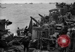 Standbild Iwo Jima Invasion Iwo Jima, 1945, aus Sekunde 16 historischem Filmmaterial Videoclip 65675071338