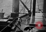 Standbild US Navy spray Systeme zur Bekämpfung von Feuer Iwo Jima, 1945, aus Sekunde 21 historischem Filmmaterial Videoclip 65675071340