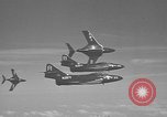 Immagine di Portaerei e Grumman F9 getti United States USA, 1953, secondo 8 filmato di repertorio 65675071362