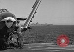 Immagine di Portaerei e Grumman F9 getti United States USA, 1953, secondo 14 filmato di repertorio 65675071362