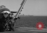 Immagine di Portaerei e Grumman F9 getti United States USA, 1953, secondo 17 filmato di repertorio 65675071362