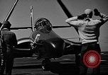 Immagine di Portaerei e Grumman F9 getti United States USA, 1953, secondo 31 filmato di repertorio 65675071362