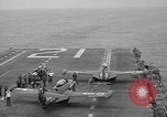 Immagine di Portaerei e Grumman F9 getti United States USA, 1953, secondo 36 filmato di repertorio 65675071362