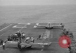 Immagine di Portaerei e Grumman F9 getti United States USA, 1953, secondo 37 filmato di repertorio 65675071362