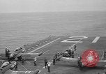 Immagine di Portaerei e Grumman F9 getti United States USA, 1953, secondo 41 filmato di repertorio 65675071362