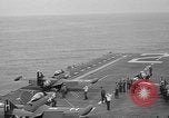 Immagine di Portaerei e Grumman F9 getti United States USA, 1953, secondo 43 filmato di repertorio 65675071362
