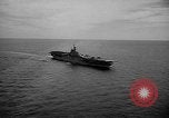 Immagine di Portaerei in Hawaii Pearl Harbor Hawaii USA, 1949, secondo 4 filmato di repertorio 65675071363