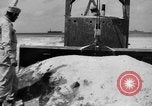 Standbild United States Army Ingenieure in Betrieb Sandstein Enewetak Atoll Marshall Inseln, 1948, aus Sekunde 15 historischem Filmmaterial Videoclip 65675071371