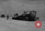 Standbild United States Army Ingenieure in Betrieb Sandstein Enewetak Atoll Marshall Inseln, 1948, aus Sekunde 44 historischem Filmmaterial Videoclip 65675071371