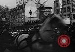 Immagine di Carrozza a cavallo razza Francia, 1943, secondo 35 filmato di repertorio 65675071388