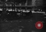 Immagine di Carrozza a cavallo razza Francia, 1943, secondo 38 filmato di repertorio 65675071388