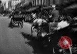 Immagine di Carrozza a cavallo razza Francia, 1943, secondo 42 filmato di repertorio 65675071388