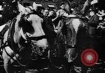 Immagine di Carrozza a cavallo razza Francia, 1943, secondo 50 filmato di repertorio 65675071388