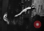 Image une compétition de natation Allemagne, 1943, de la seconde 5 séquences d'archives historiques vidéo 65675071389