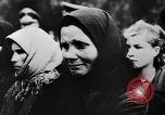 Standbild Trauerfeier Vinnitsa Ukraine Sowjetunion, 1943, aus Sekunde 14 historischem Filmmaterial Videoclip 65675071392