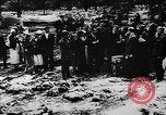 Standbild Trauerfeier Vinnitsa Ukraine Sowjetunion, 1943, aus Sekunde 19 historischem Filmmaterial Videoclip 65675071392