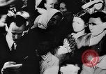 Standbild Trauerfeier Vinnitsa Ukraine Sowjetunion, 1943, aus Sekunde 26 historischem Filmmaterial Videoclip 65675071392