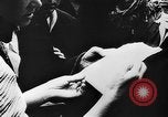 Standbild Trauerfeier Vinnitsa Ukraine Sowjetunion, 1943, aus Sekunde 35 historischem Filmmaterial Videoclip 65675071392