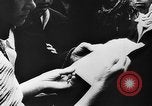 Standbild Trauerfeier Vinnitsa Ukraine Sowjetunion, 1943, aus Sekunde 36 historischem Filmmaterial Videoclip 65675071392