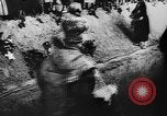 Standbild Trauerfeier Vinnitsa Ukraine Sowjetunion, 1943, aus Sekunde 59 historischem Filmmaterial Videoclip 65675071392