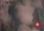 Image Air Strike le Vietnam du Sud, 1965, de la seconde 31 séquences d'archives historiques vidéo 65675071413