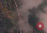 Image Air Strike le Vietnam du Sud, 1965, de la seconde 32 séquences d'archives historiques vidéo 65675071413