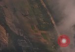 Image Air Strike le Vietnam du Sud, 1965, de la seconde 33 séquences d'archives historiques vidéo 65675071413