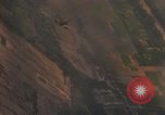 Image Air Strike le Vietnam du Sud, 1965, de la seconde 34 séquences d'archives historiques vidéo 65675071413