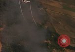 Image Air Strike le Vietnam du Sud, 1965, de la seconde 44 séquences d'archives historiques vidéo 65675071413