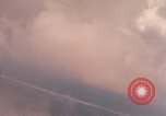 Image Air Strike le Vietnam du Sud, 1965, de la seconde 54 séquences d'archives historiques vidéo 65675071413