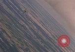 Image Air Strike le Vietnam du Sud, 1965, de la seconde 8 séquences d'archives historiques vidéo 65675071414
