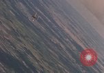 Image Air Strike le Vietnam du Sud, 1965, de la seconde 9 séquences d'archives historiques vidéo 65675071414