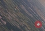 Image Air Strike le Vietnam du Sud, 1965, de la seconde 10 séquences d'archives historiques vidéo 65675071414
